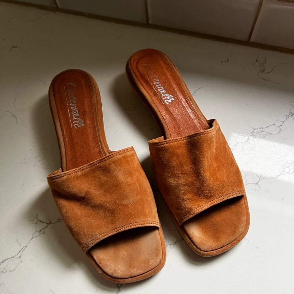 L’intervalle Suede Sandals